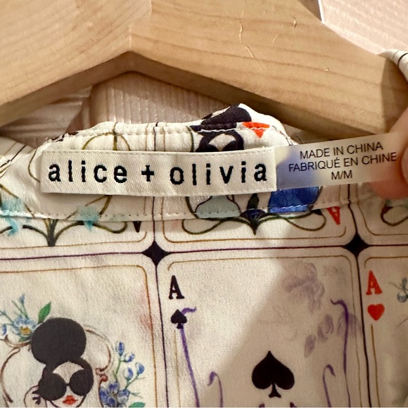 Alice and Olivia Willa Printed 100%Silk
Puff Sleeve Top - Picture 9 of 11